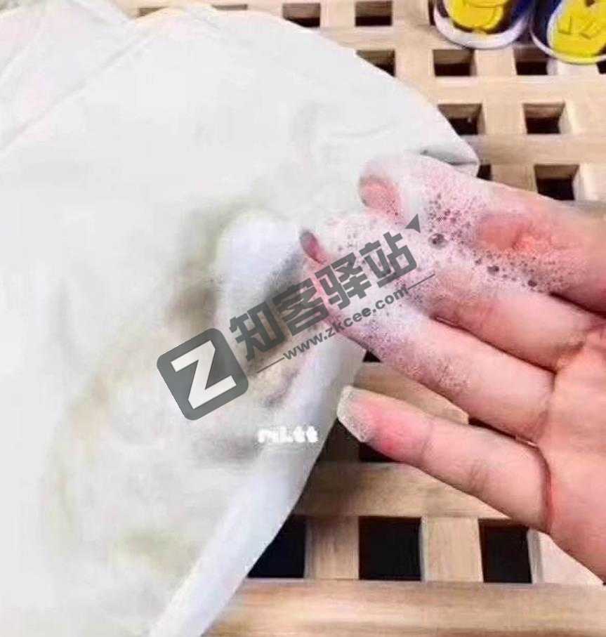 羽绒衣袖口老是有黑渍 一招清洁乾净还不伤衣物