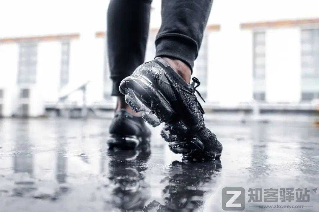 安踏因“色情擦边球”被锤，小米也“中枪”！